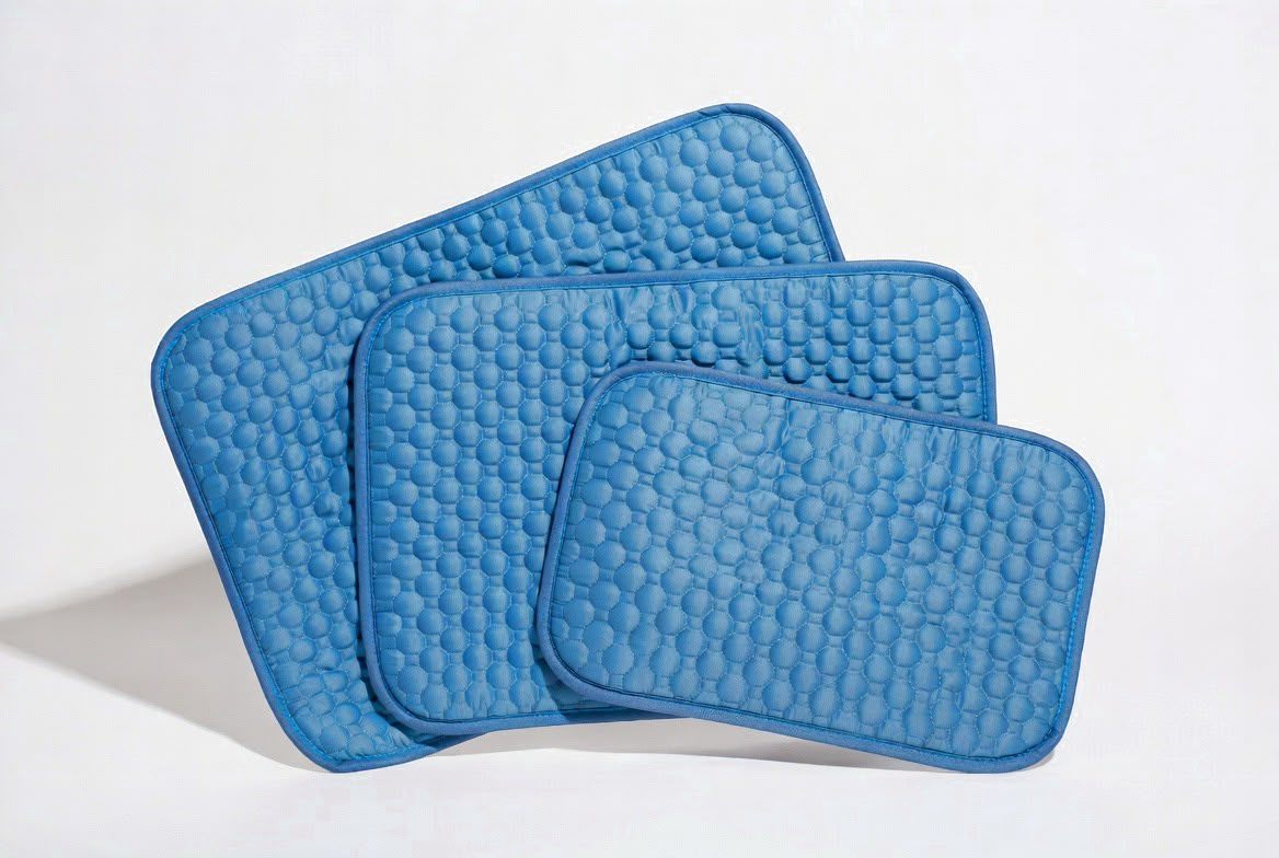 Arctic Paw Pets Cooling Blanket for Dogs & Cats – Breathable Self-Cooling Mat